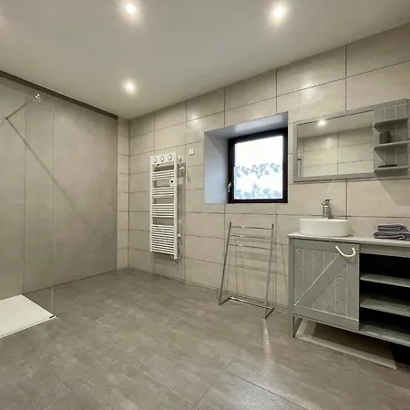 Casa de Férias Renove Avec Couvert, Nature Et Calme - Fr-1-582-345 Cistrieres